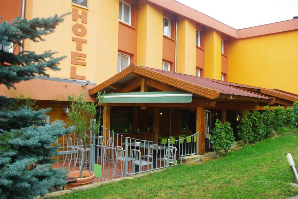 Hotel Burnichon ตาราร์ ภายนอก รูปภาพ